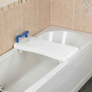 Planche de bain moulée avec poignée 71cm posée sur baignoire
