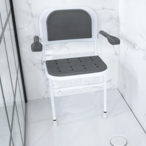 Siège de douche rembourré rabattable avec accoudoirs en position dépliée